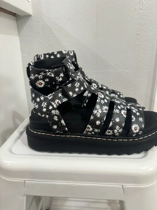 UNIONBAY Black Floral Platform Sandals - Picture 5 of 7